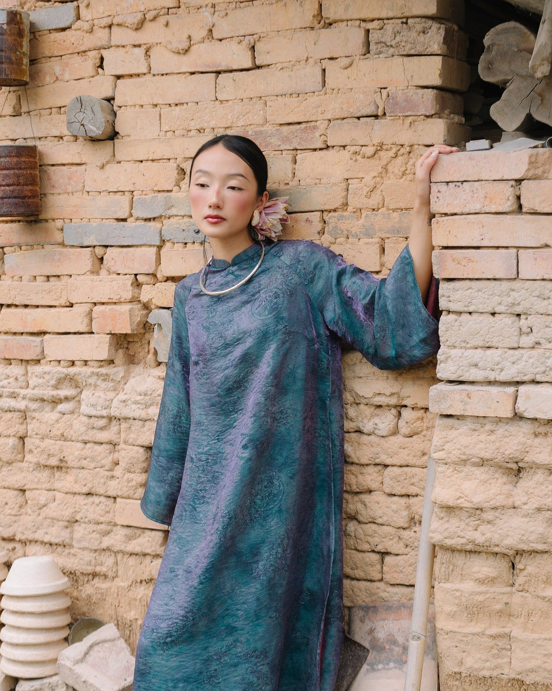 Hoa Mộc Lan Ao-dai Set - Tencel Silk with Magnolia pattern Indigo Lotus [Modern Cut] - front view by Moc