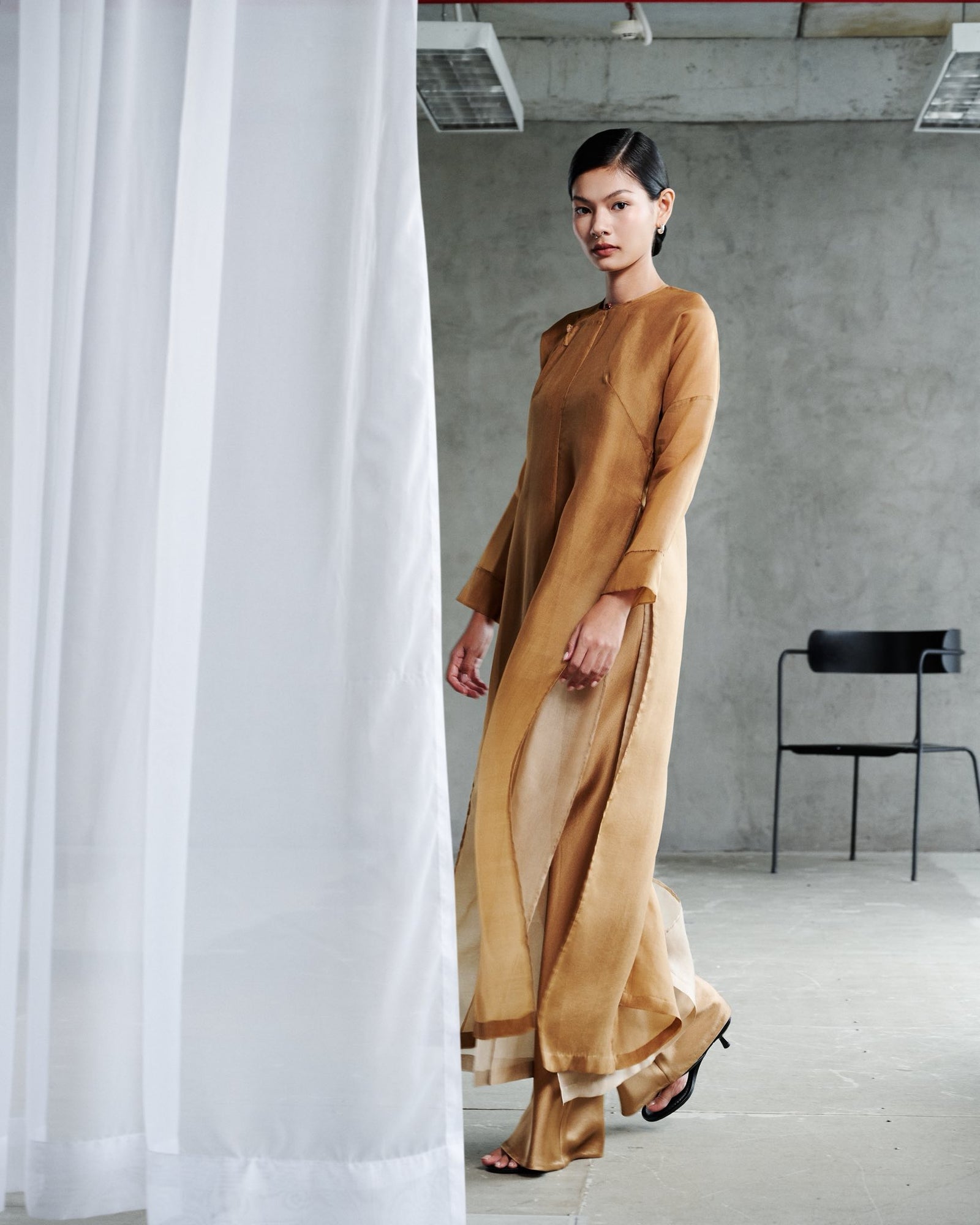 [Limited Edition] Golden Poise Ao-dai Set - Luxury Dual-layered 100% Natural Organza - side profile by Lo Boutique