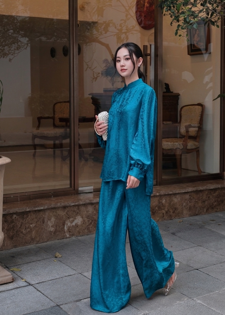 Vietnamese Ao Dai - “Ky” Set – Wormsilk Áo Ngắn (Short version of Ao-dai) in Azure - front view in velvet in teal by Tam