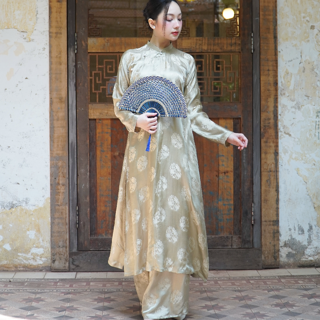 Vietnamese Ao Dai - Nguyệt Liên Ao Dai set - Wormsilk 5-panel design in Clay [Traditional cut] - front view in beige by Moc