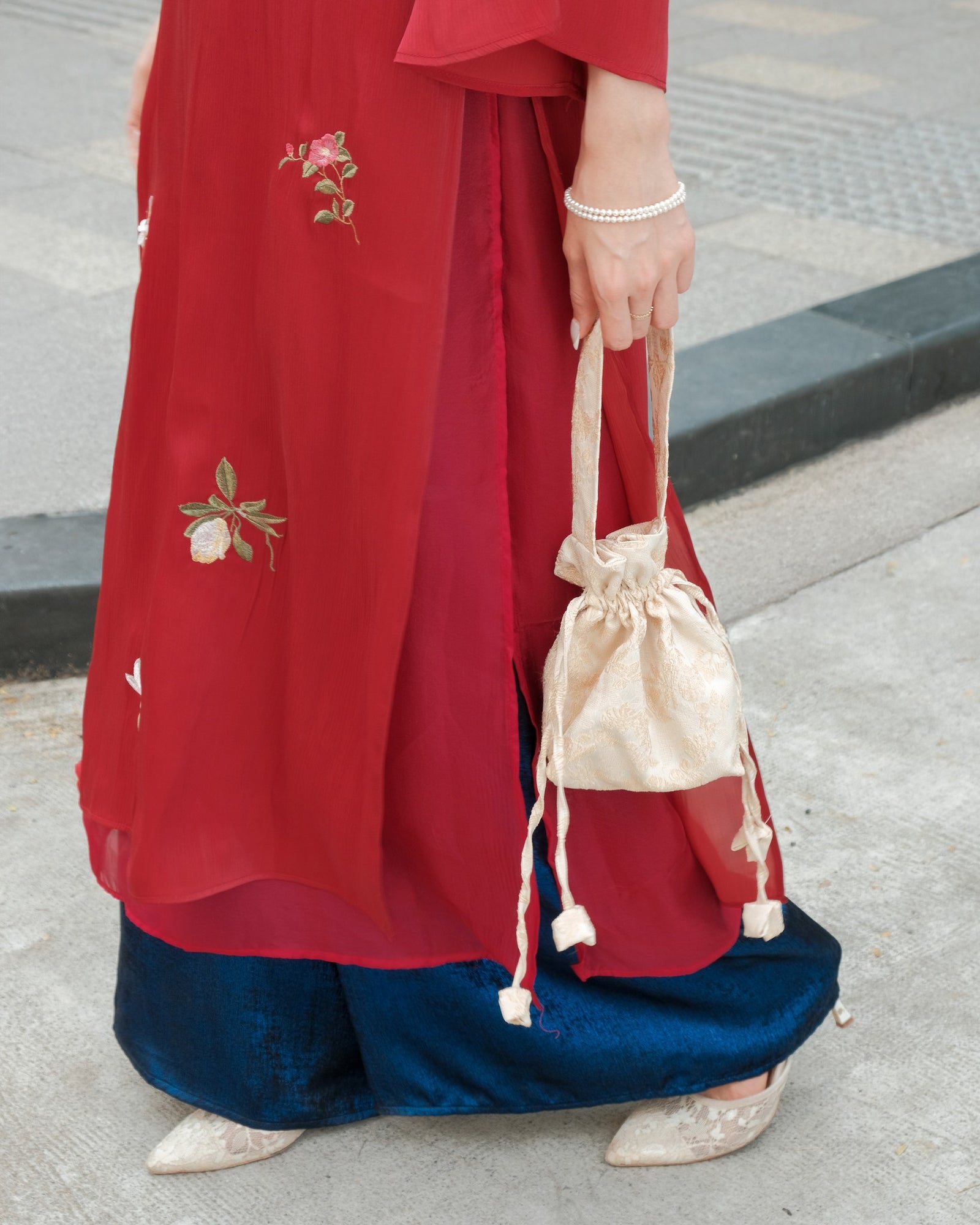 Vietnamese Ao Dai - Xuan Diep Ao-dai Set – Embroidered Silk Áo Dài - detail close-up in burgundy by Moc
