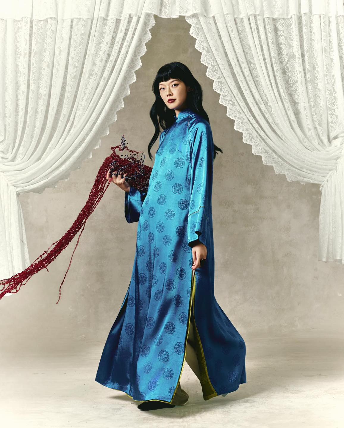 Giao Y Ao-dai Set – Double-Panelled Silk with Pleated Collar in Celestial Azure - side profile by H2B a la Mode
