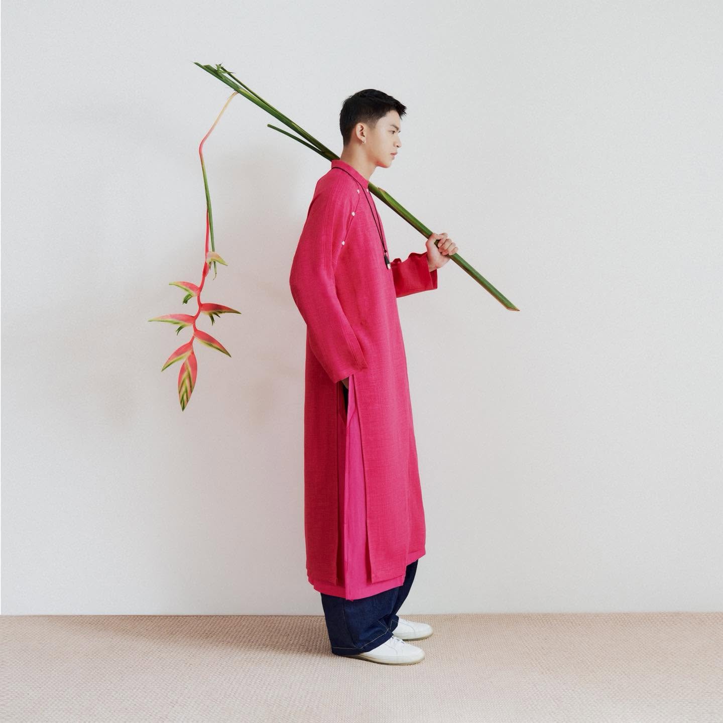 "Phao" Men’s Áo Dài Top - Raw-linen in Lotus Fuchsia
