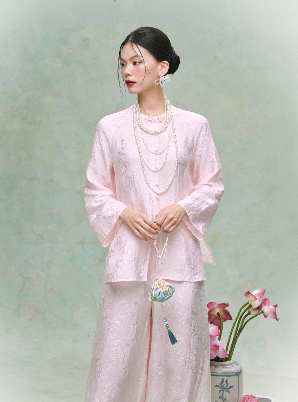 "Dong Dao" Bà-ba Set – Embellished Wormsilk in Light Pink