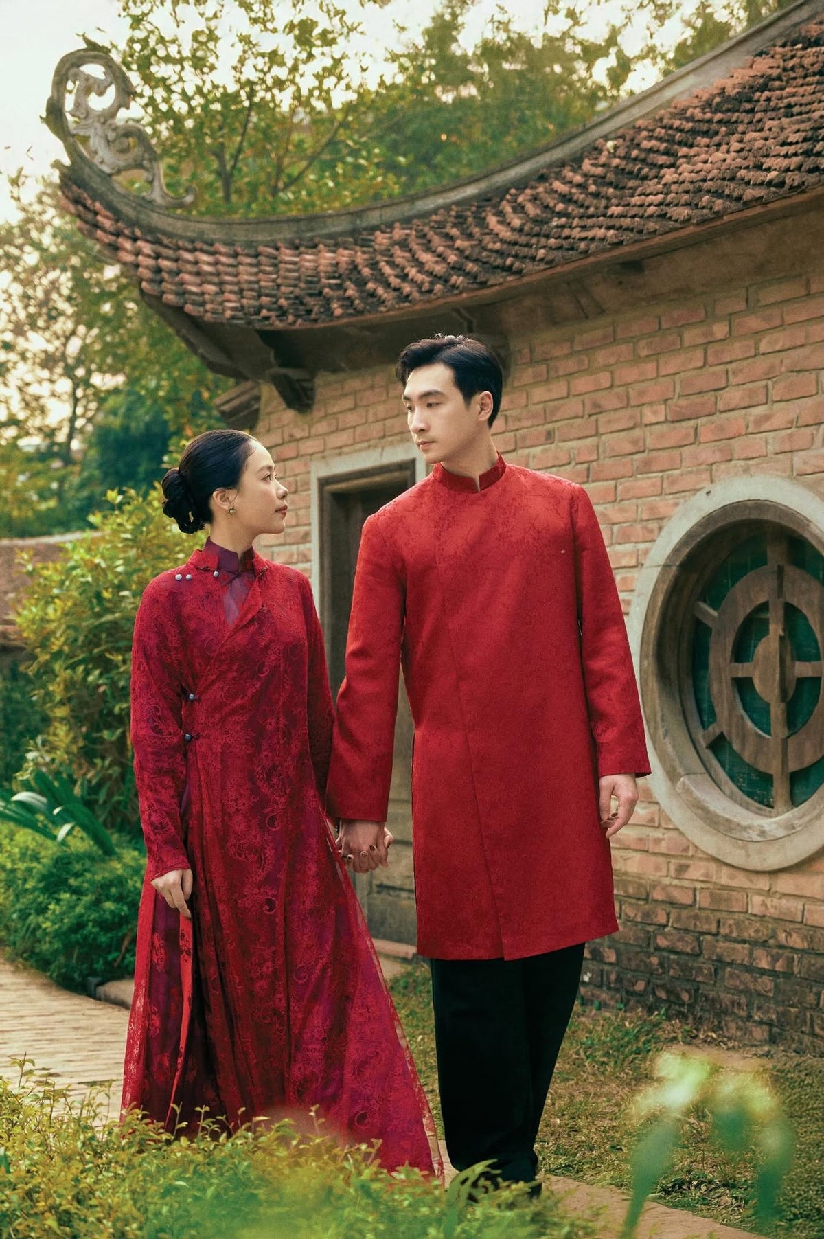 "Phung Vân" Men’s Áo Dài - Crimson Silk Brocade