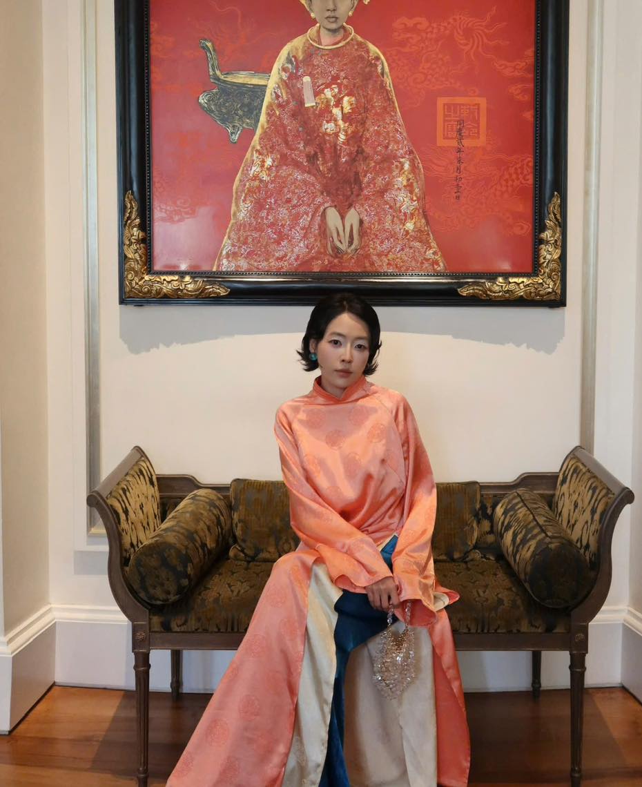 "Giao Y" Ao-dai Set – Double-Panelled Silk with Pleated Collar in Peach