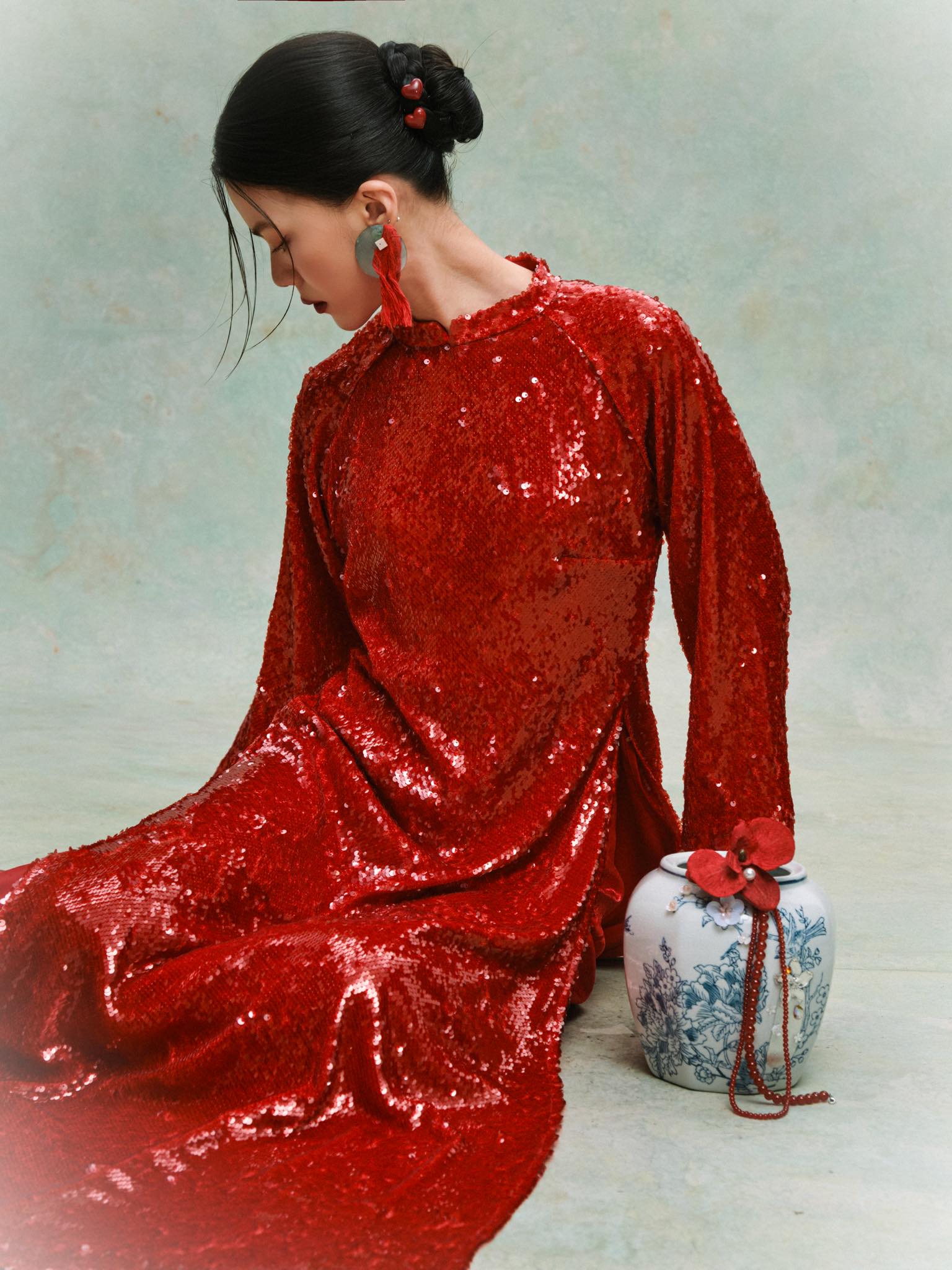 Vietnamese Ao Dai - Diệu Minh Áo Dài Set - Sequin Ao dai - side profile in sequined in red by HOIVU