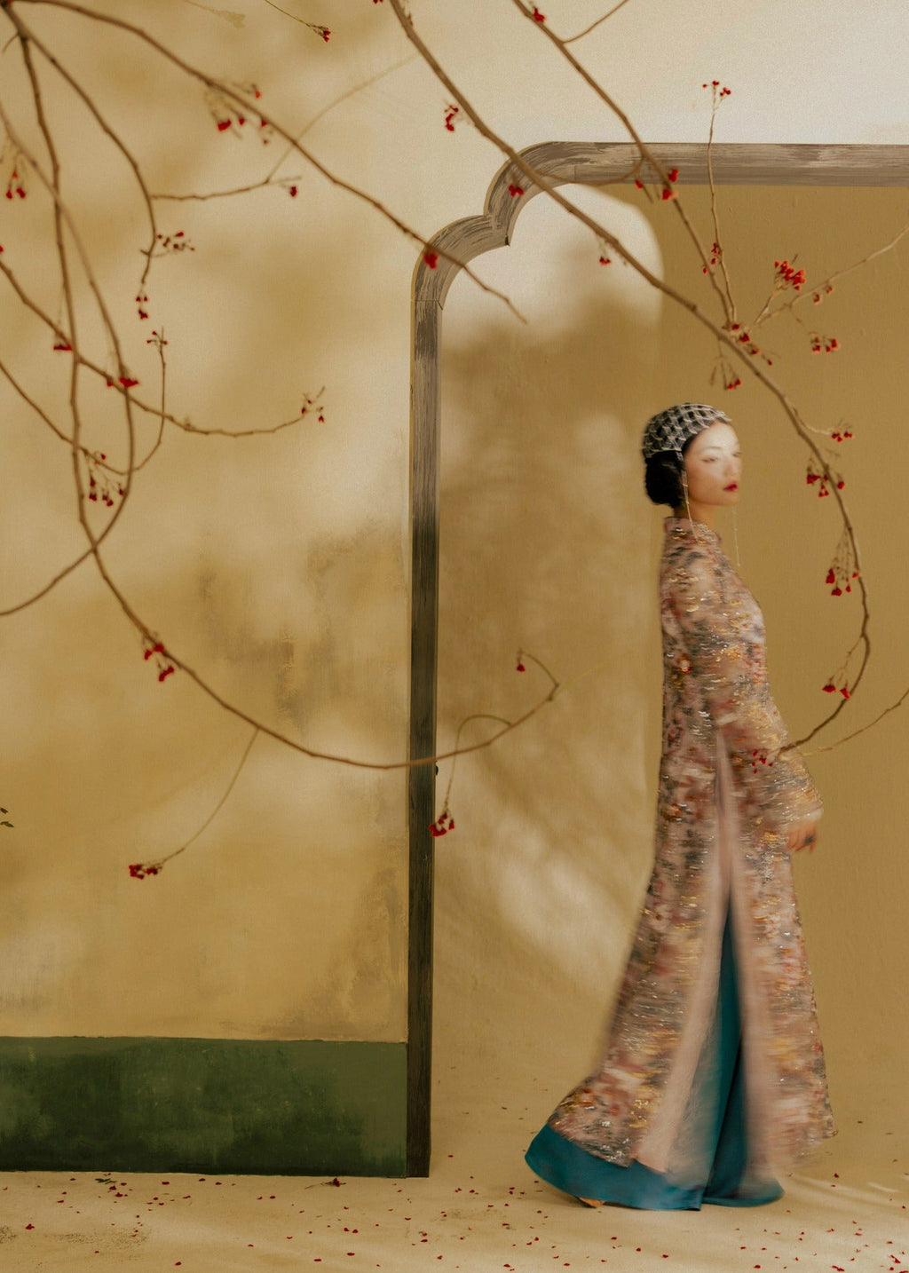 “Tường Mặc” Ao-dai Set – Luxury Sequined Lace Áo Dài in Dusty Orchid - side profile by Lalin
