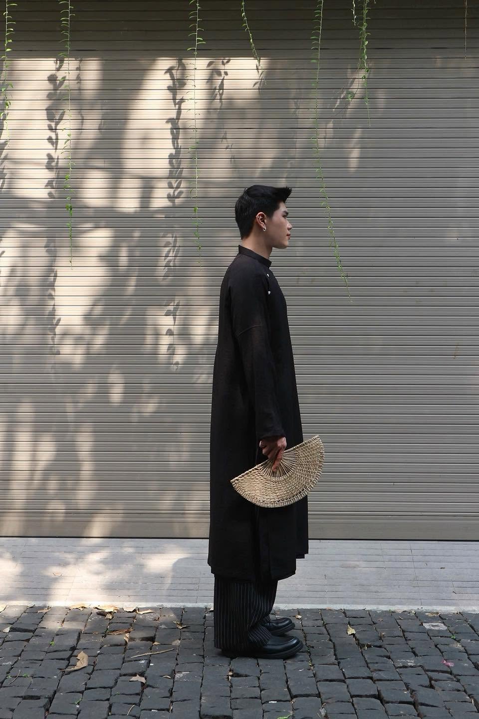 "Mun" Men’s Áo Dài Top - Raw-linen in Noir