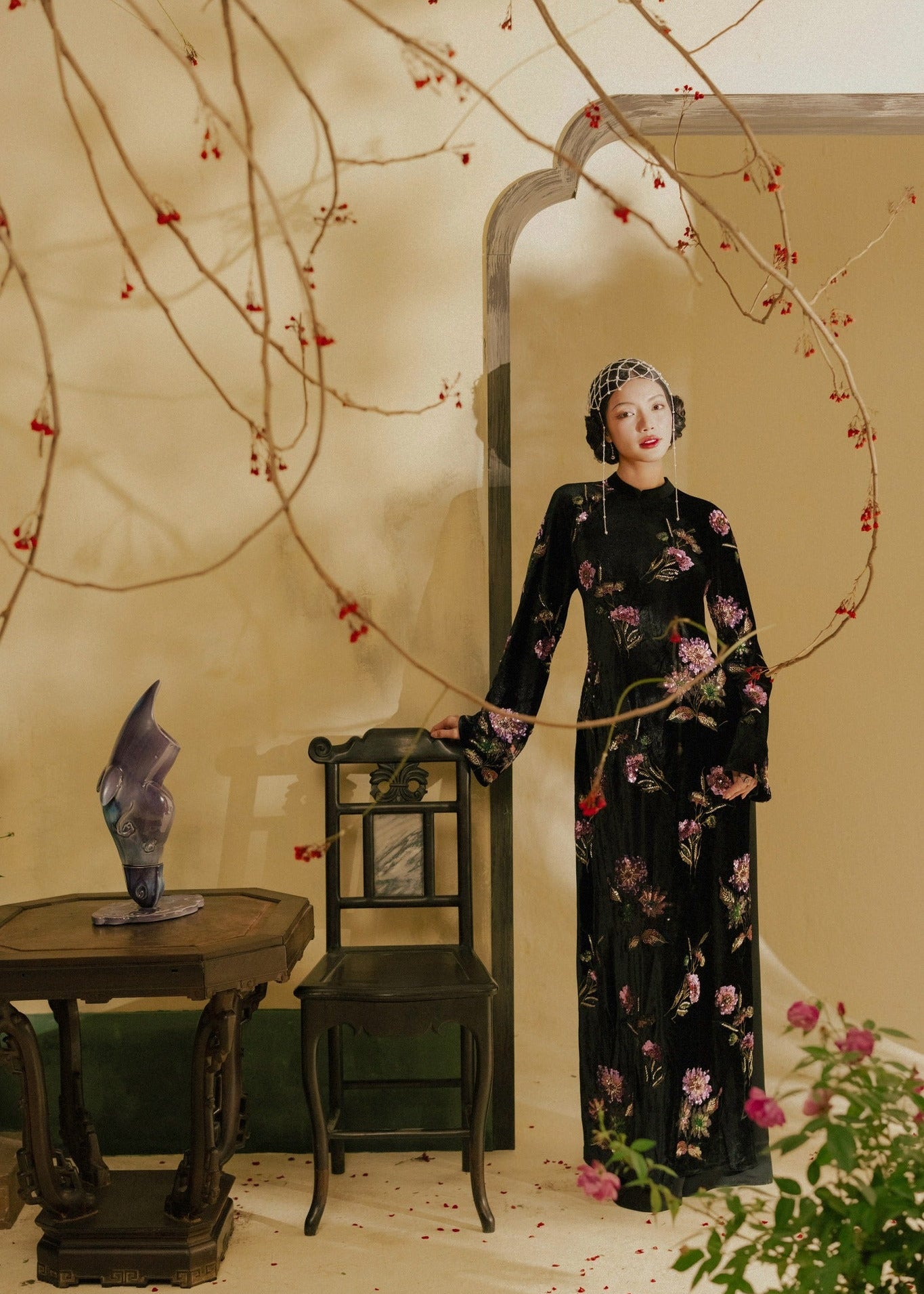 “Tường Thy” Ao-dai Set – Luxury Sequined Velvet in Noir Blossom