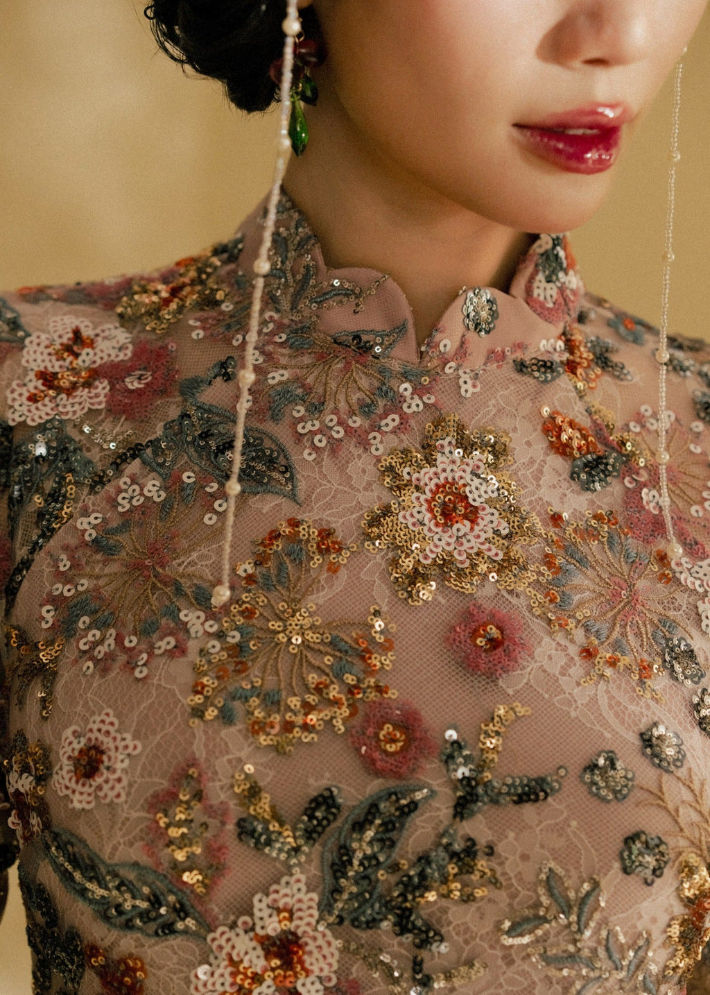 “Tường Mặc” Ao-dai Set – Luxury Sequined Lace Áo Dài in Dusty Orchid - detail close-up by Lalin