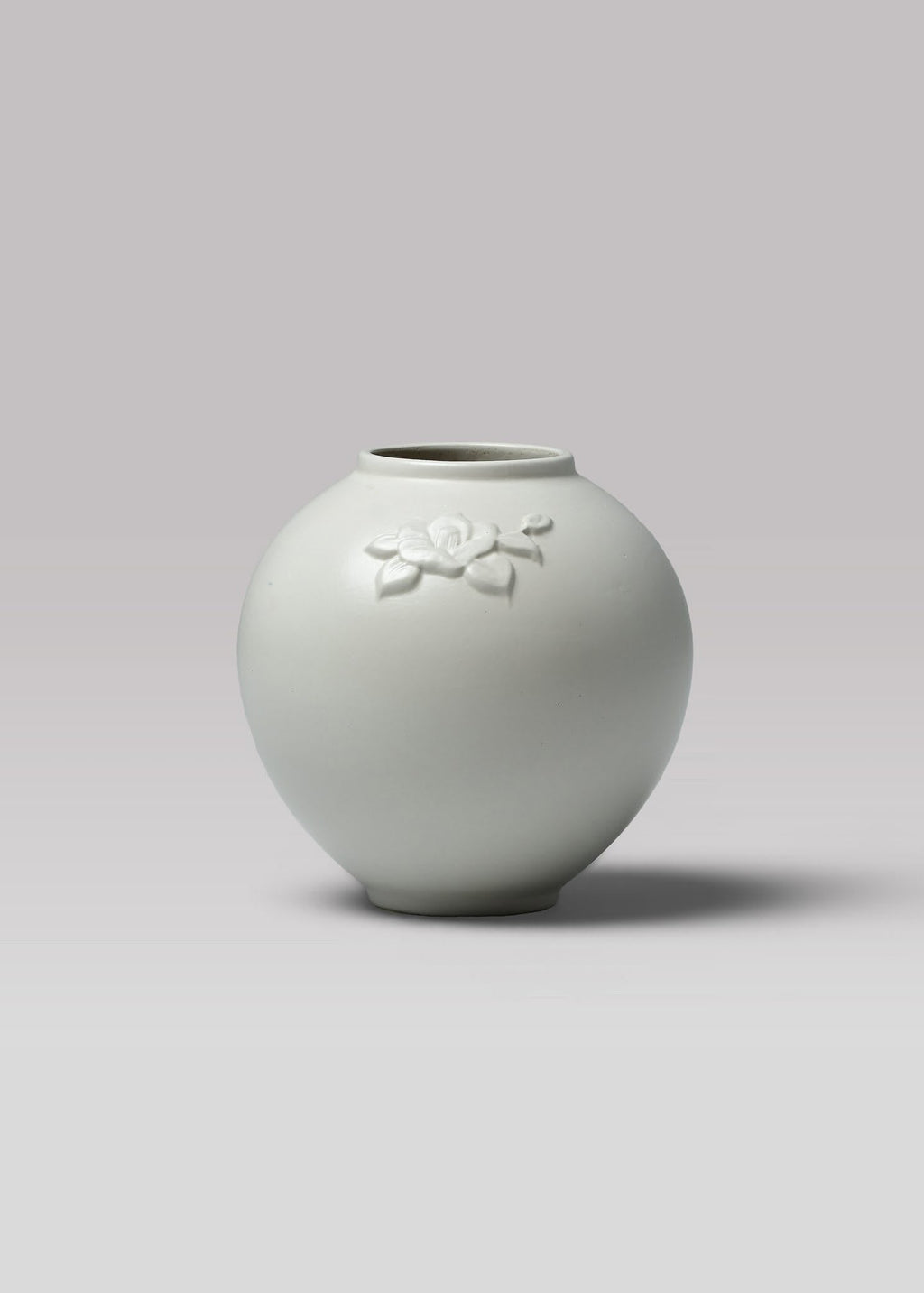 “Moon Camellia” Vase – Handcrafted Bát Tràng Ceramic Vase in White