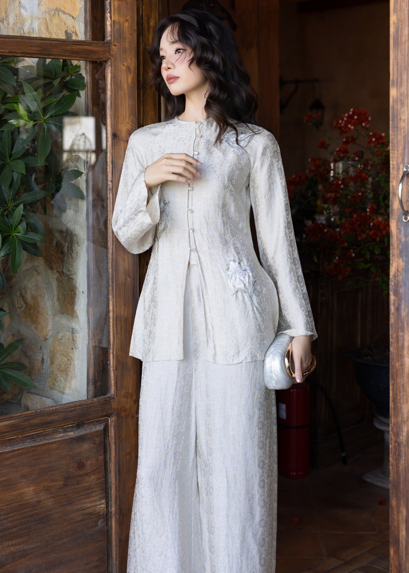 “Yên Ninh” Ba-ba Set – Hand-Embroidered Wormsilk in Golden Moonstone