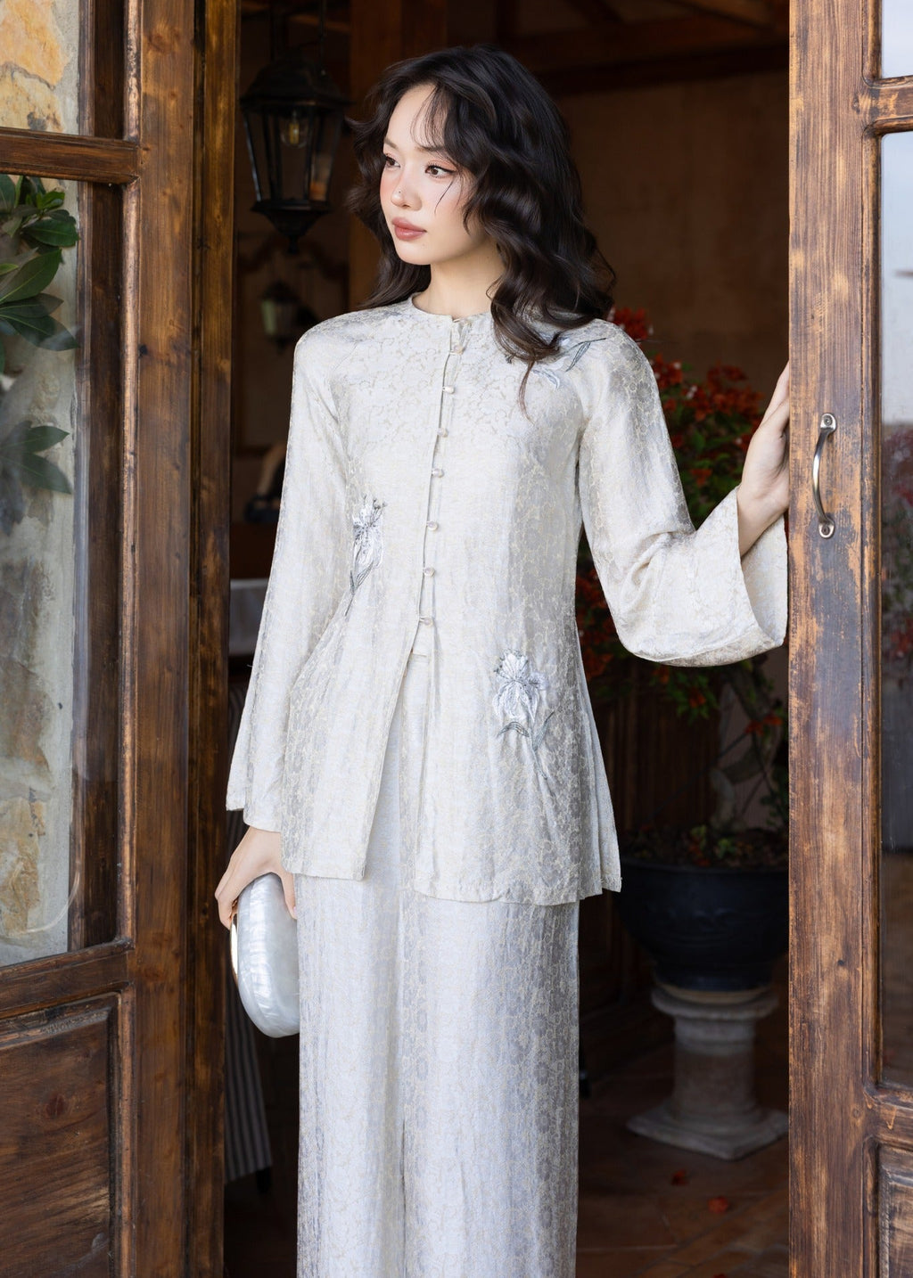 “Yên Ninh” Ba-ba Set – Hand-Embroidered Wormsilk in Golden Moonstone