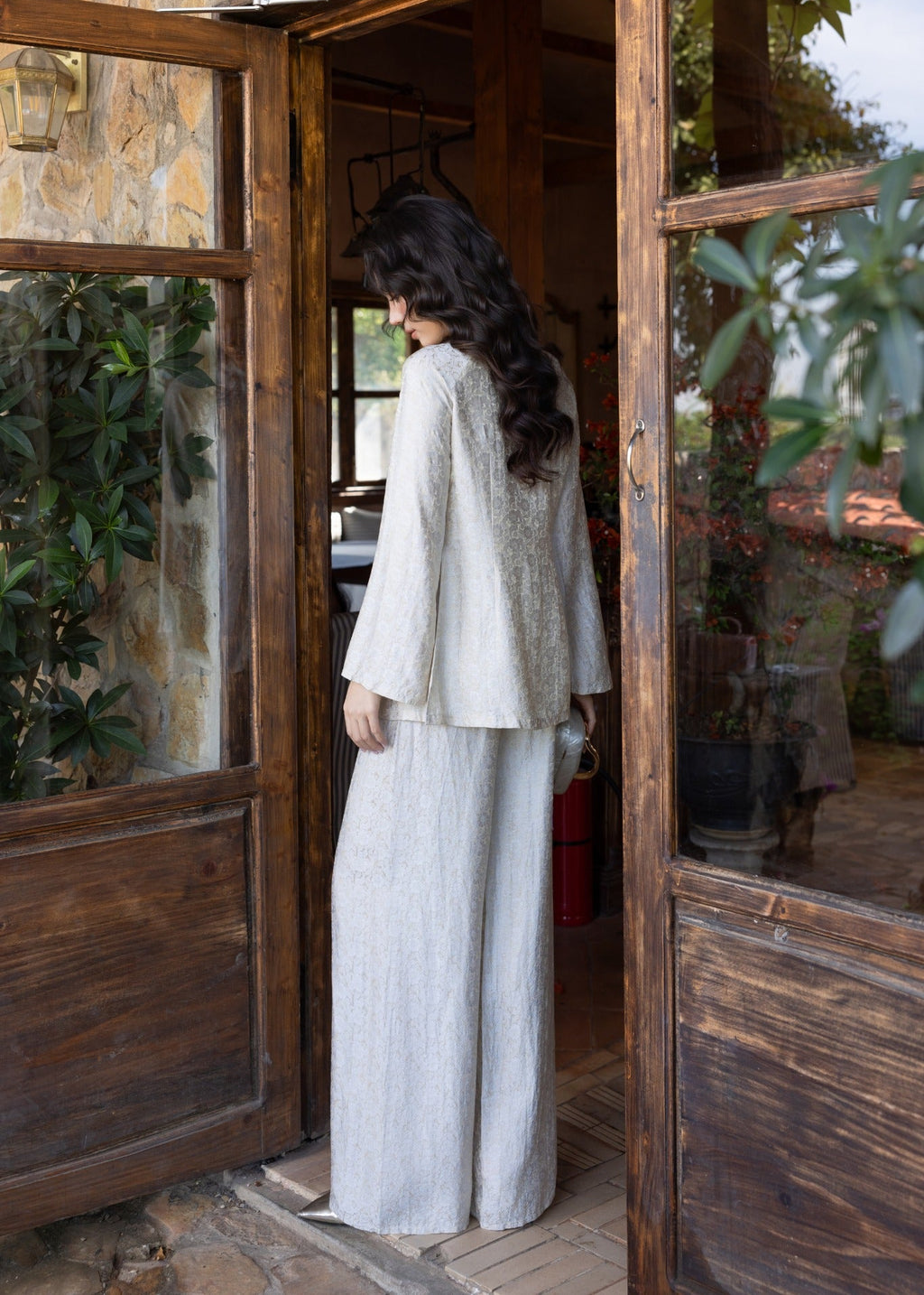 “Yên Ninh” Ba-ba Set – Hand-Embroidered Wormsilk in Golden Moonstone