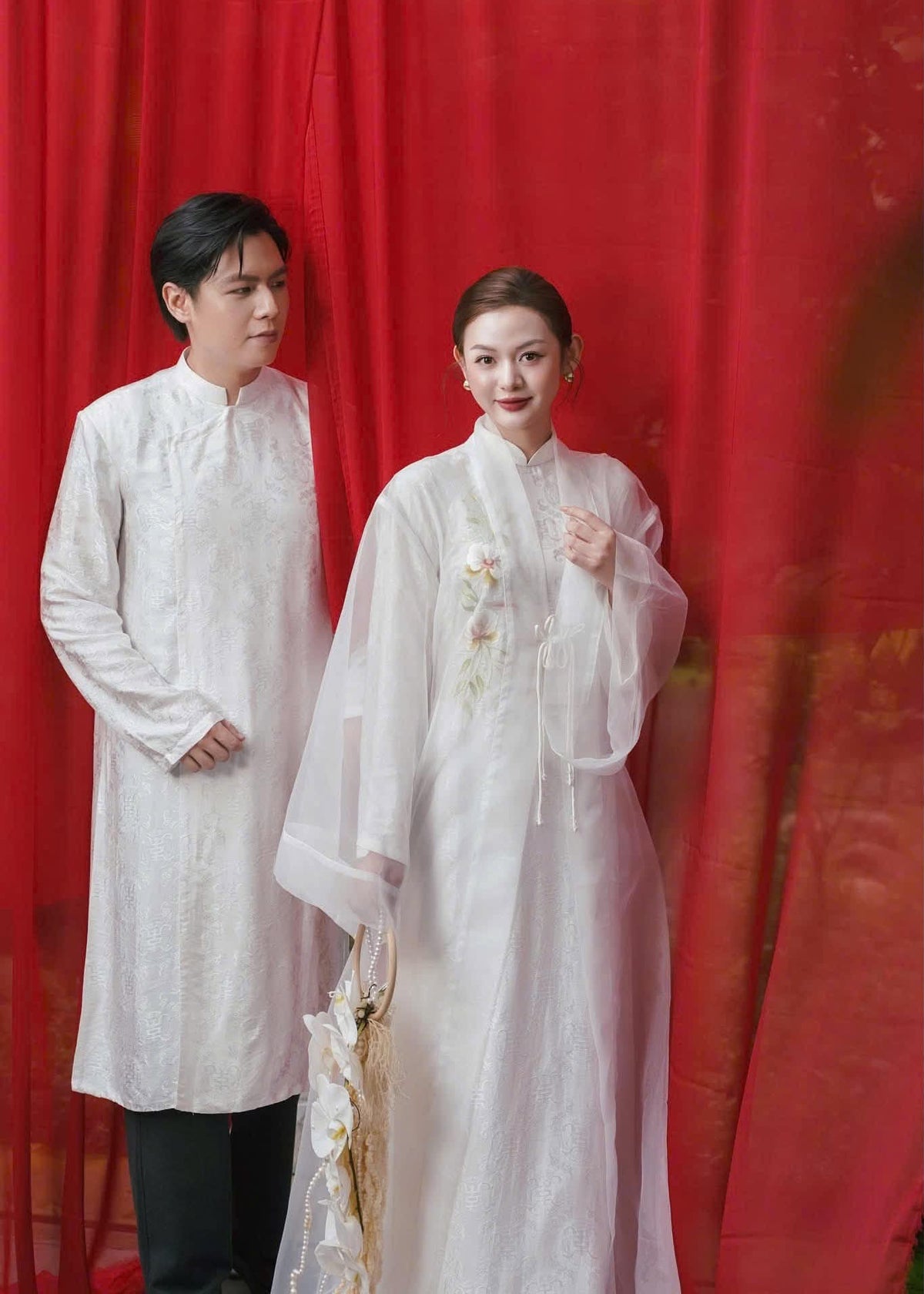 “Lan Ngoc” Wedding Áo Dài Set with Cloack – Embroidered wormsilk in Ivory Garden