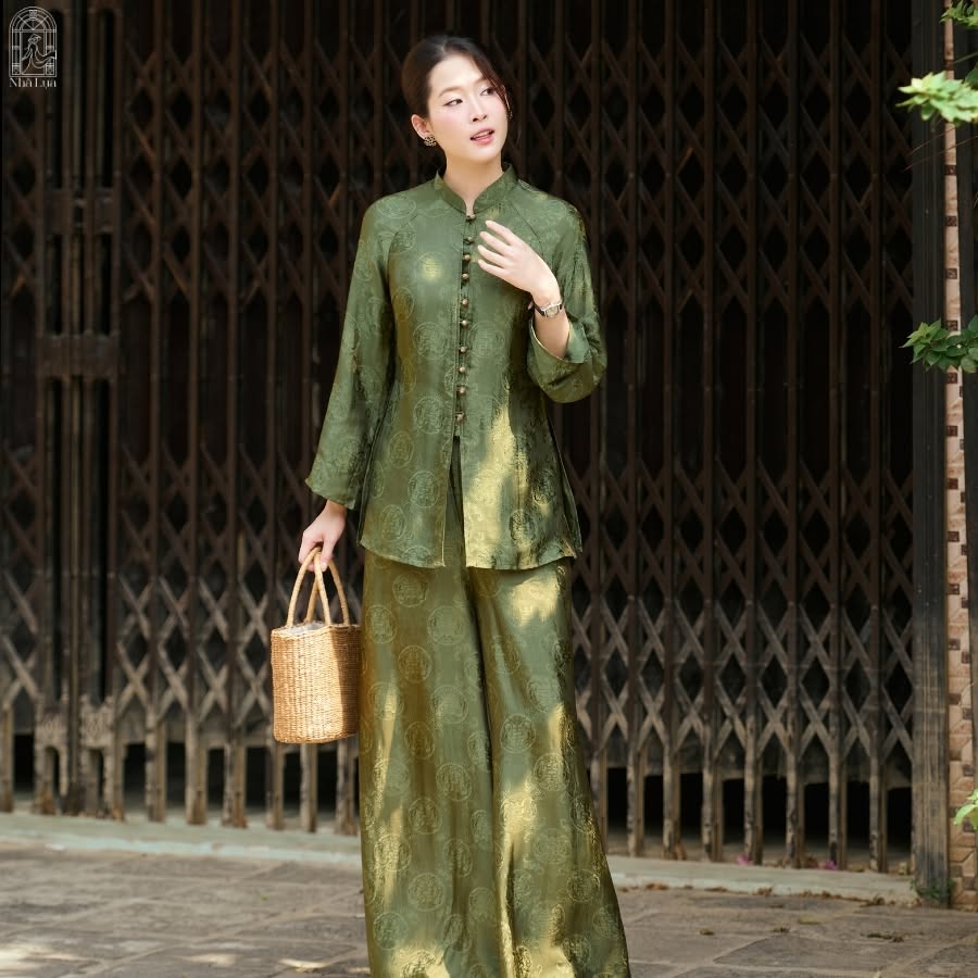 “Mộc Trầm” – Lộc Thọ Wormsilk Ba Ba Set in Forest Jade