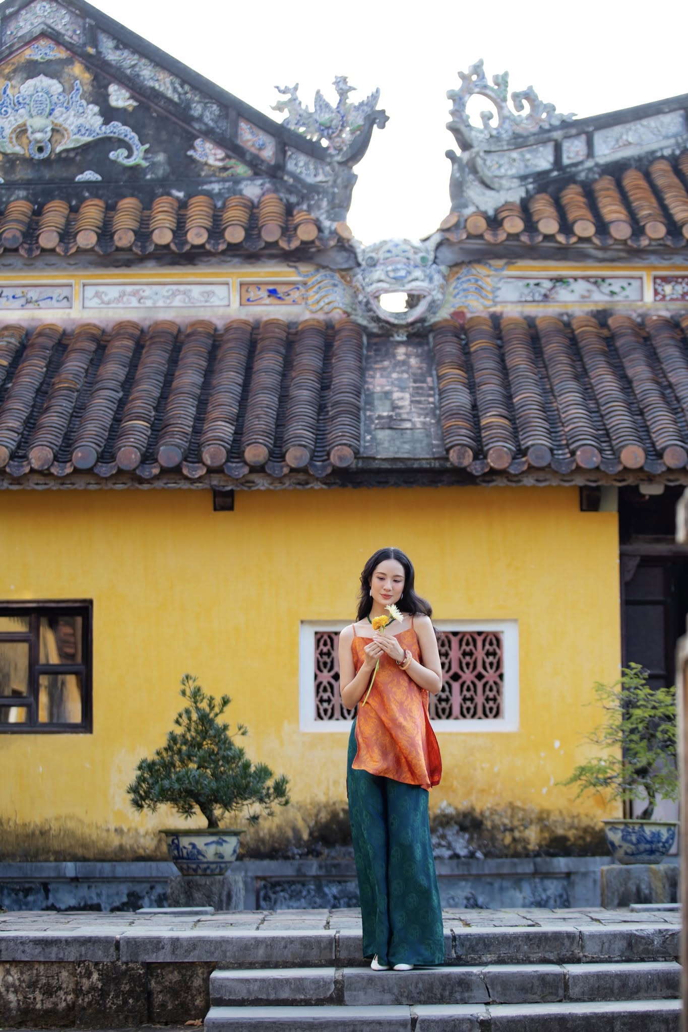 “Ngọc Ngà” Cami Set – Wormsilk in Sunset Amber with Deep Green Pants