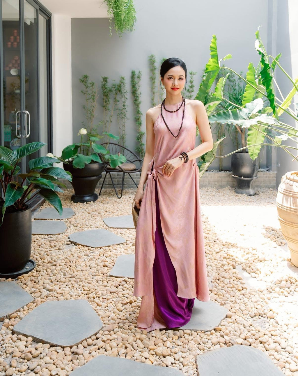 Vietnamese Ao Dai - “Hiên Vỹ” Tunic Set – Hangzhou Silk Tunic Set in Dusklight Orchid - front view in pink by Lalin