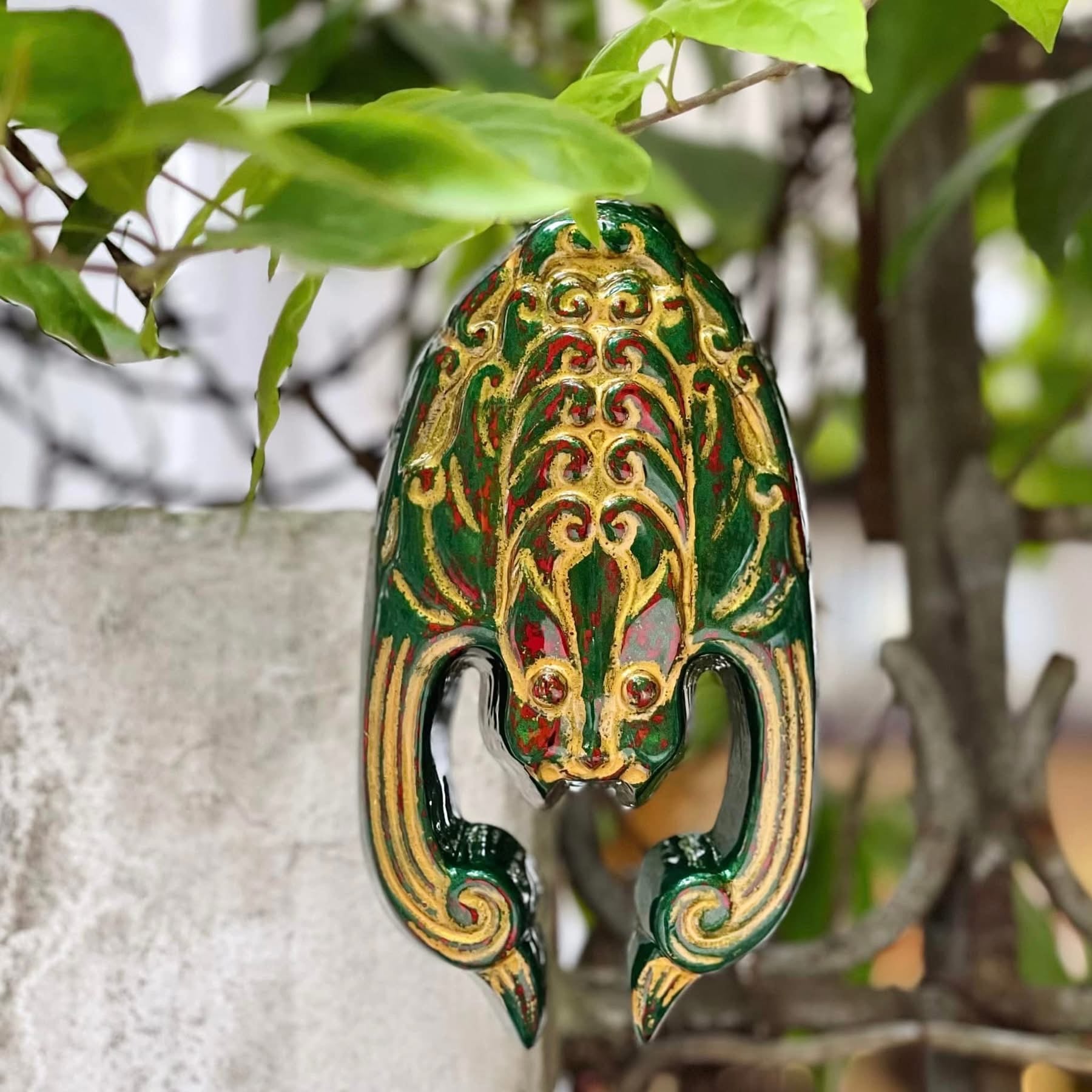 "Phuc Dao Tien Mon" Vietnamese door charm in green and red artisan design, traditional Bat-trang craft.