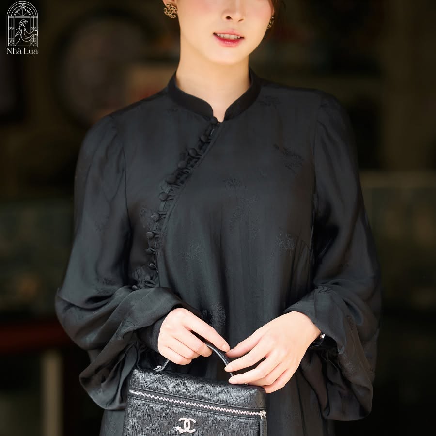 “Huyền Chi” Ba-ba Set – Lotus Patterned Wormsilk in Midnight Black