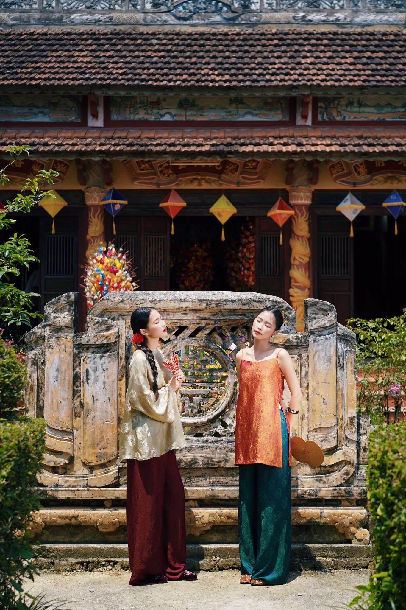 “Ngọc Ngà” Cami Set – Wormsilk in Sunset Amber with Deep Green Pants