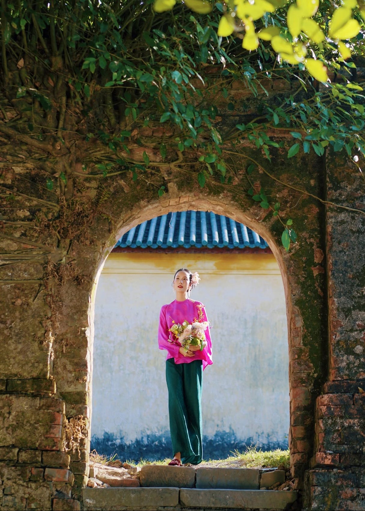“Thuý Ngạn” Set – Wormsilk haltered-neck set in Peony Pink and Deep Forest