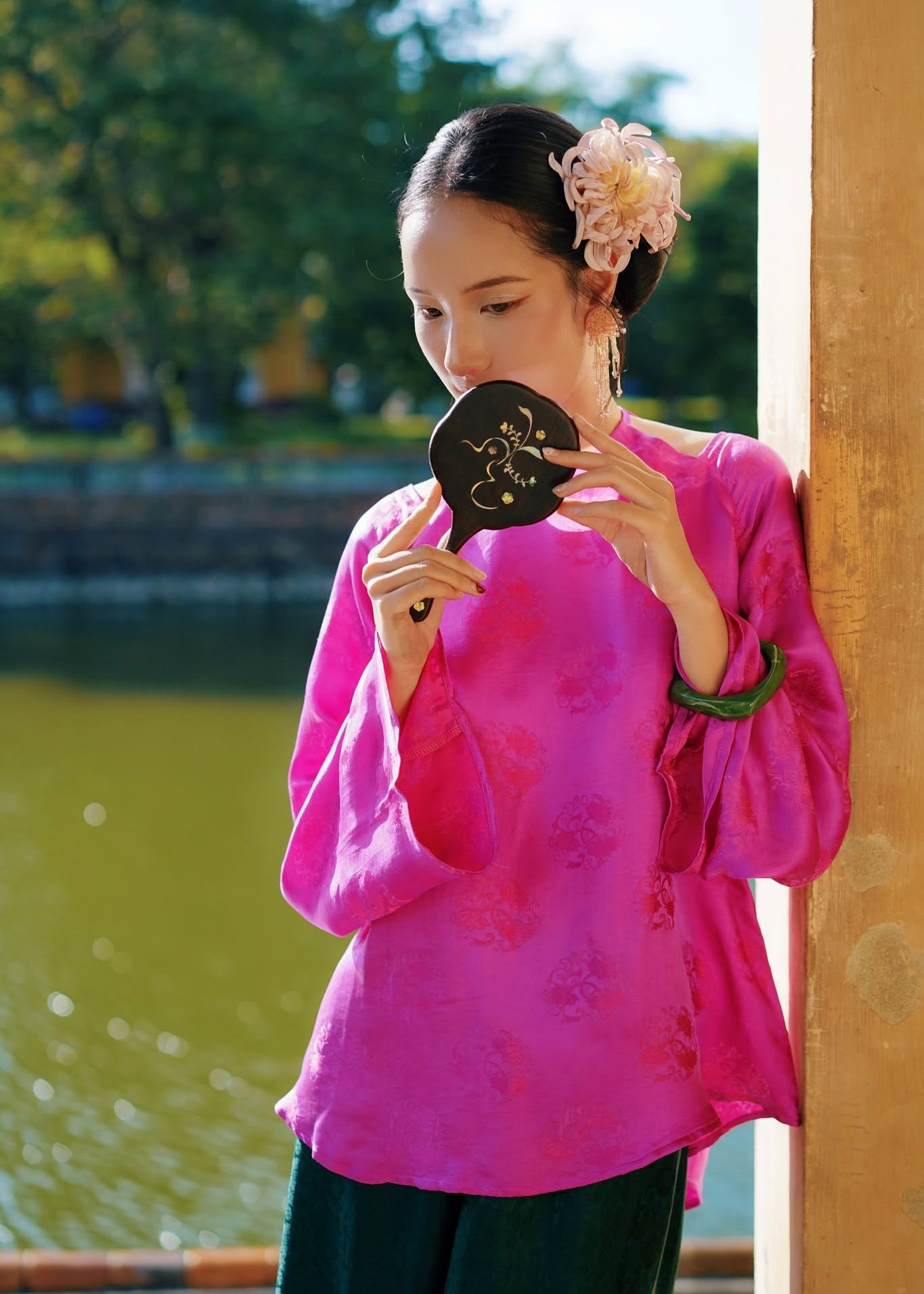 “Thuý Ngạn” Set – Wormsilk haltered-neck set in Peony Pink and Deep Forest