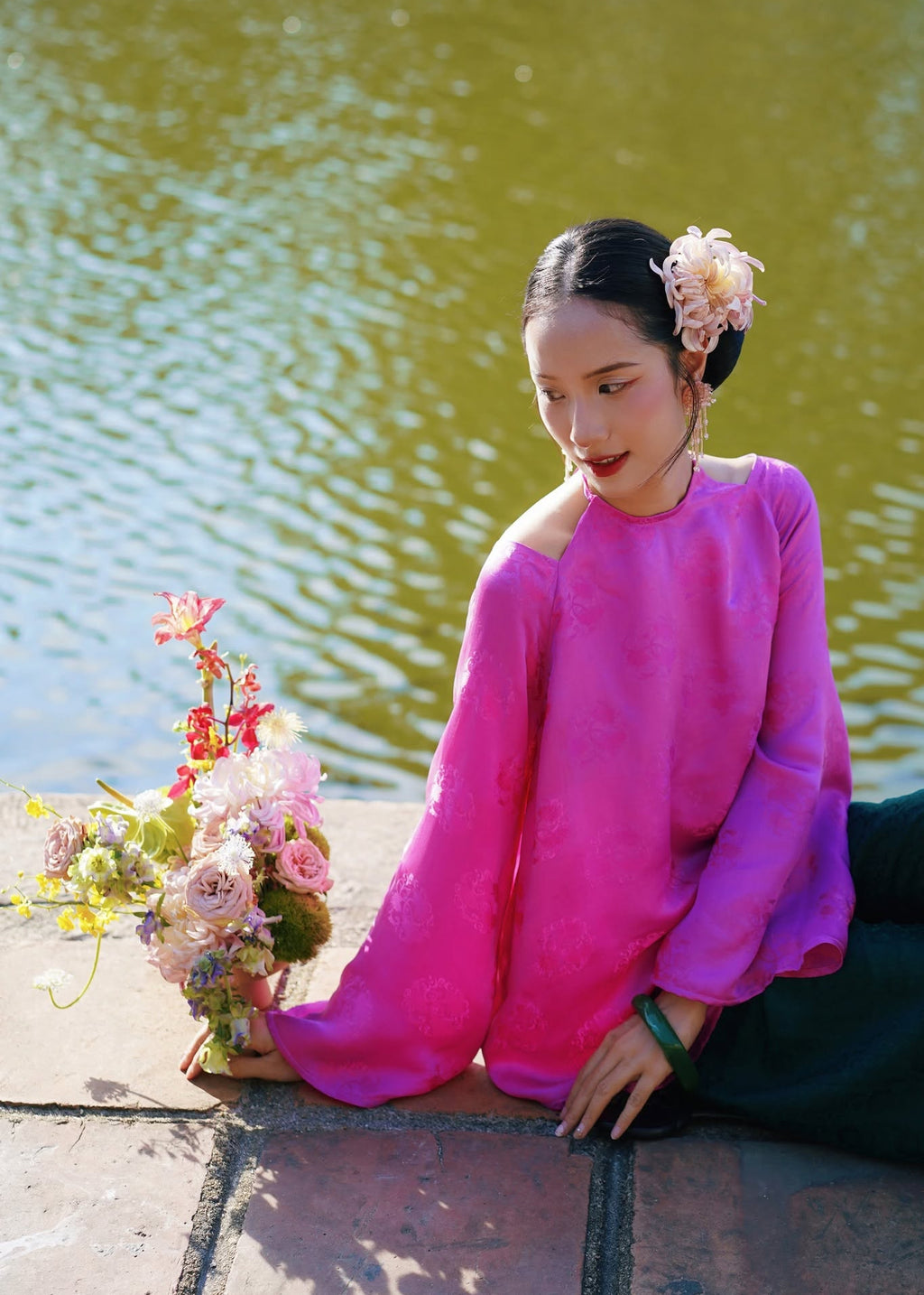 “Thuý Ngạn” Set – Wormsilk haltered-neck set in Peony Pink and Deep Forest