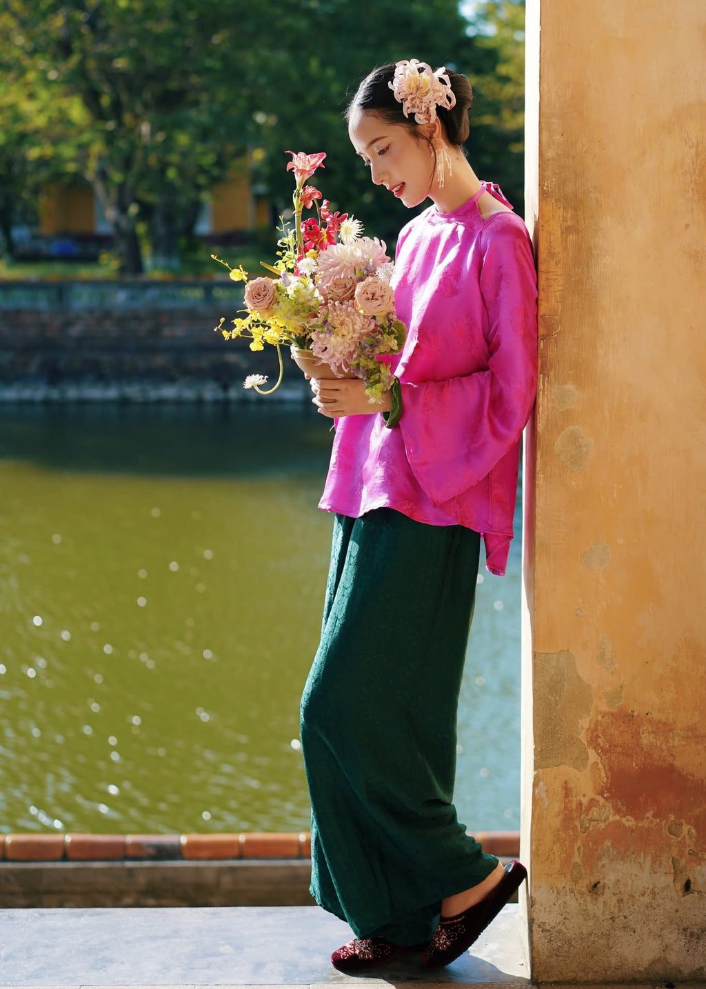 “Thuý Ngạn” Set – Wormsilk haltered-neck set in Peony Pink and Deep Forest
