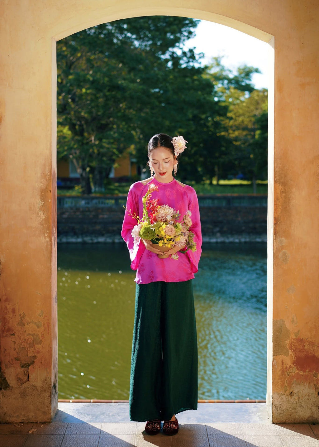 “Thuý Ngạn” Set – Wormsilk haltered-neck set in Peony Pink and Deep Forest