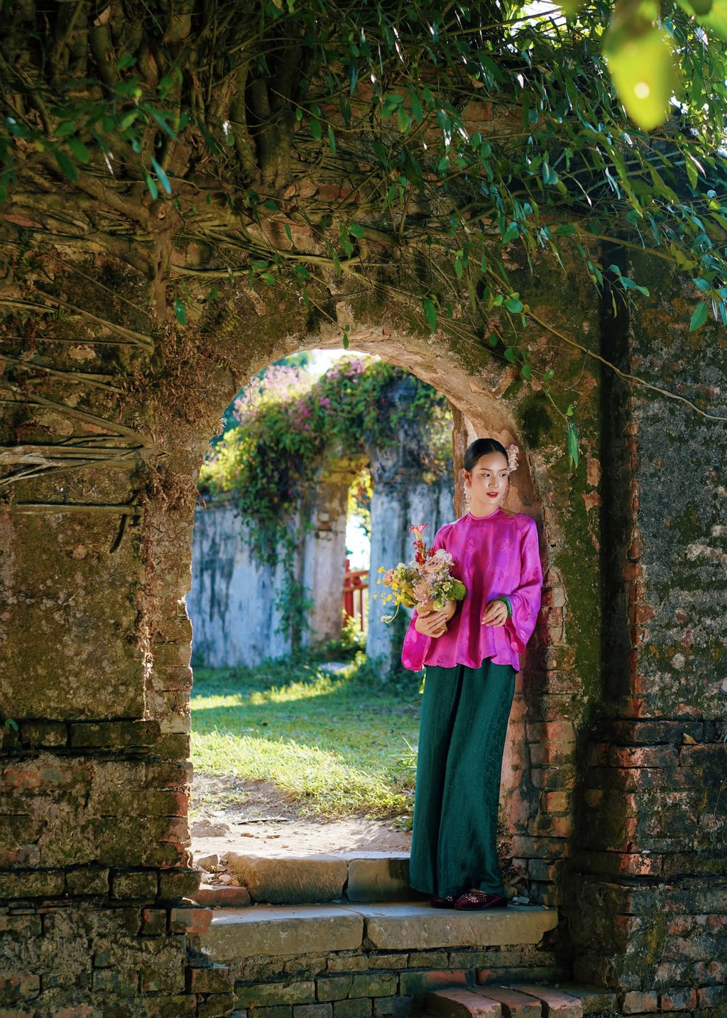 “Thuý Ngạn” Set – Wormsilk haltered-neck set in Peony Pink and Deep Forest