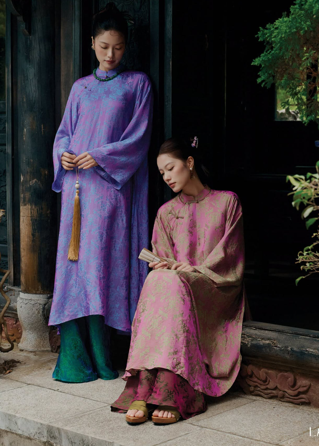 "Lam Dien" Ao-dai Set - 5-panel wormsilk in Violet & Jade