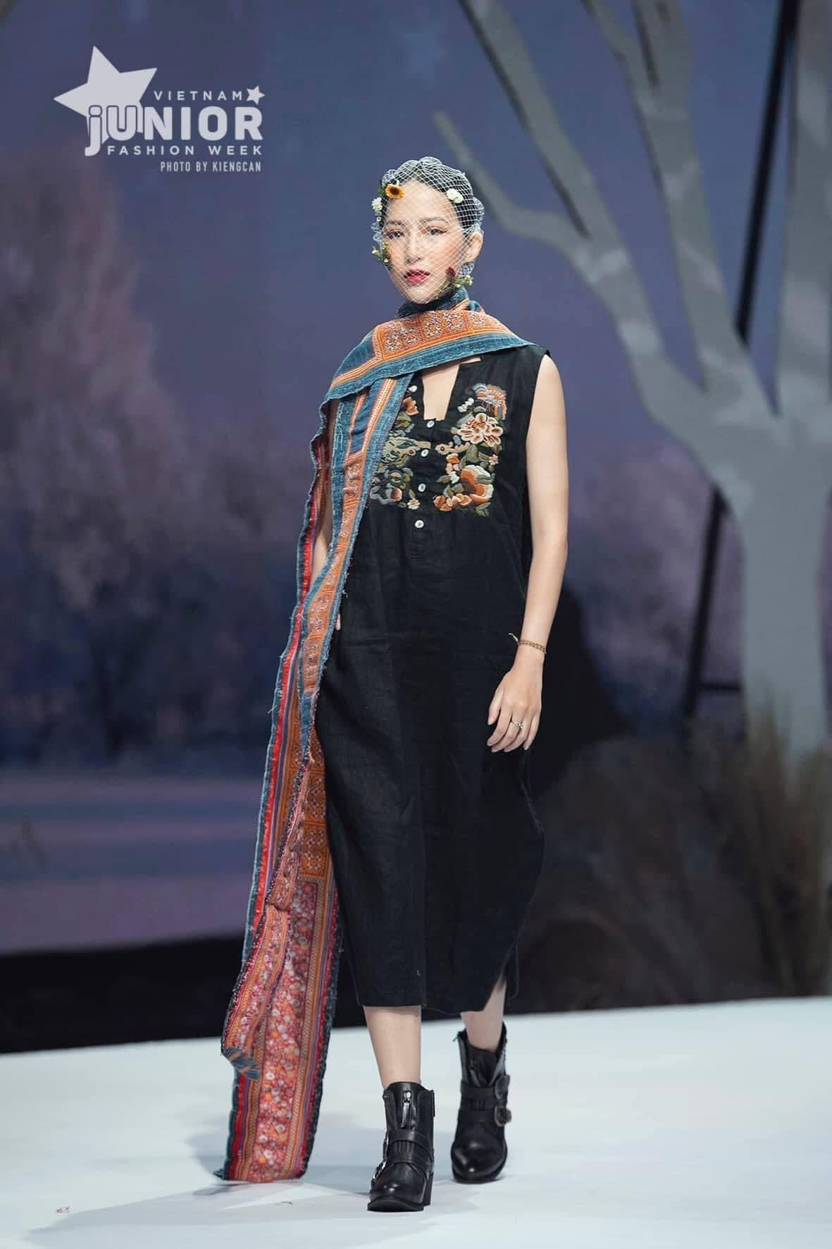 "Vietnamese artisan embroidered v-neck linen dress in black with floral pattern by Huulala"