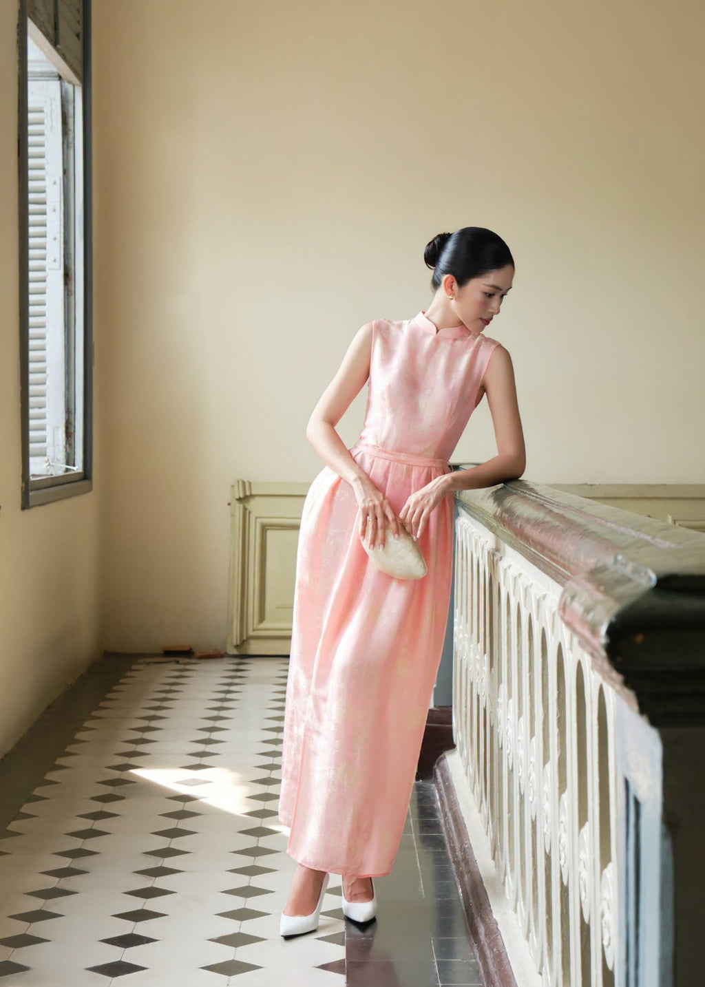“Celeste” Short-sleeve Dress – Lotus Jacquard womsilk Dress in Moonlight Silver