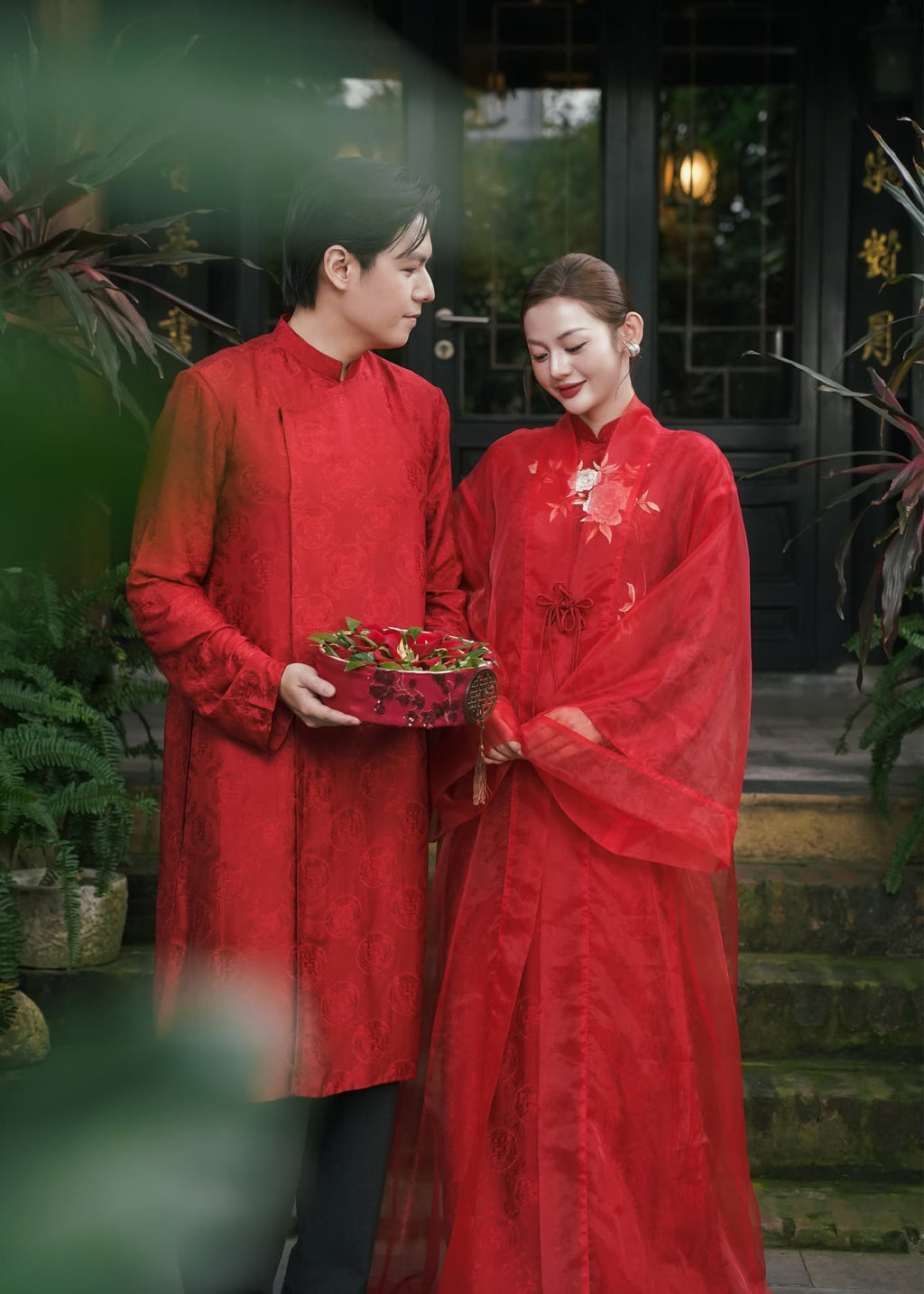 “Nghien Hoa” Wedding Áo Dài Set with Cloak – Wormsilk & Organza in Auspicious Red
