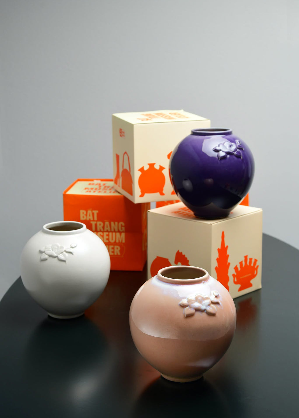 “Moon Camellia” Vase – Handcrafted Bát Tràng Ceramic Vase in White
