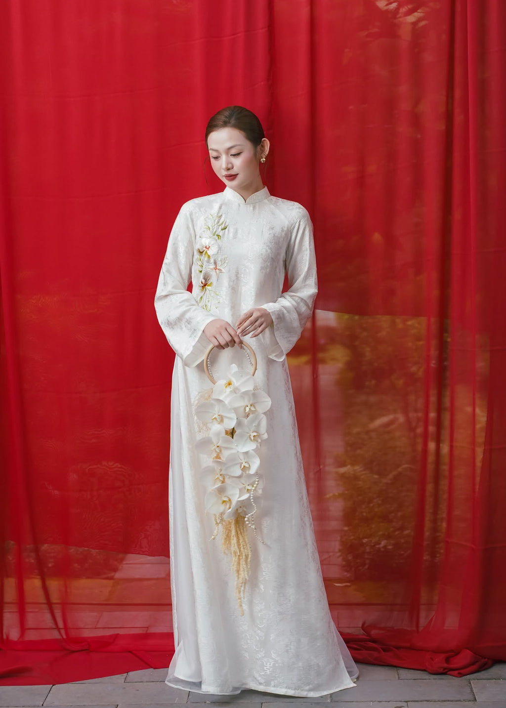 “Lan Ngoc” Wedding Áo Dài Set with Cloack – Embroidered wormsilk in Ivory Garden