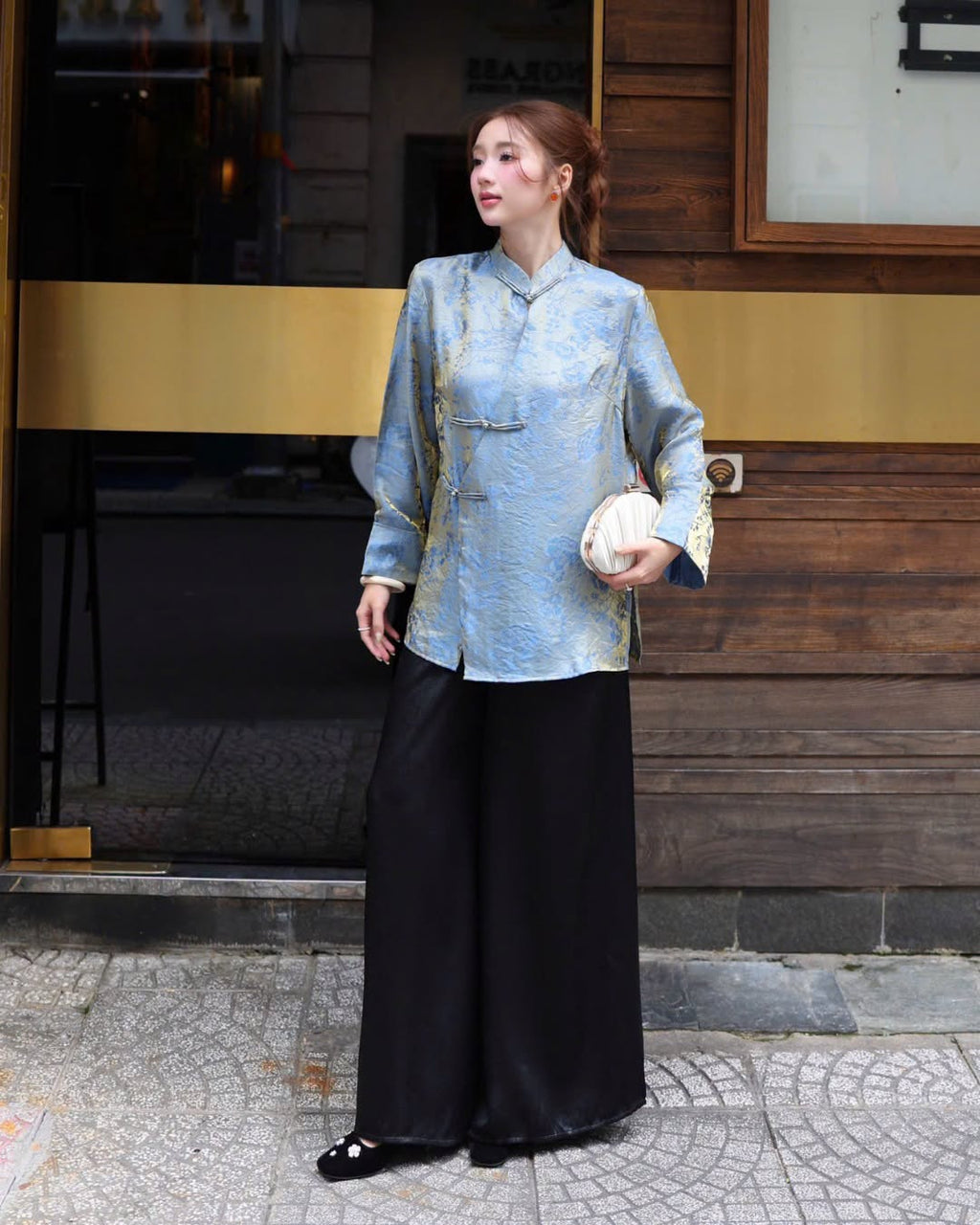 “Lam Nguyệt” Set – Mandarin-Collar Tencel Silk Set in Celestial Blue