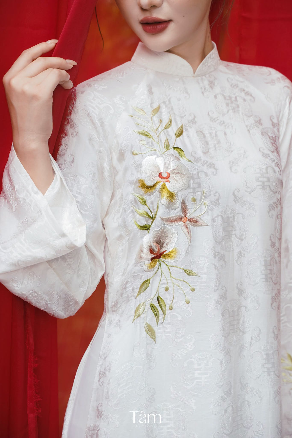“Lan Ngoc” Wedding Áo Dài Set with Cloack – Embroidered wormsilk in Ivory Garden