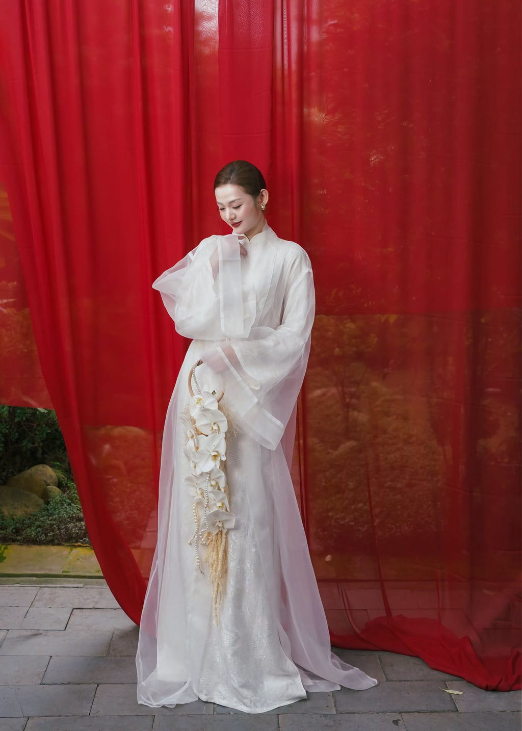 “Lan Ngoc” Wedding Áo Dài Set with Cloack – Embroidered wormsilk in Ivory Garden