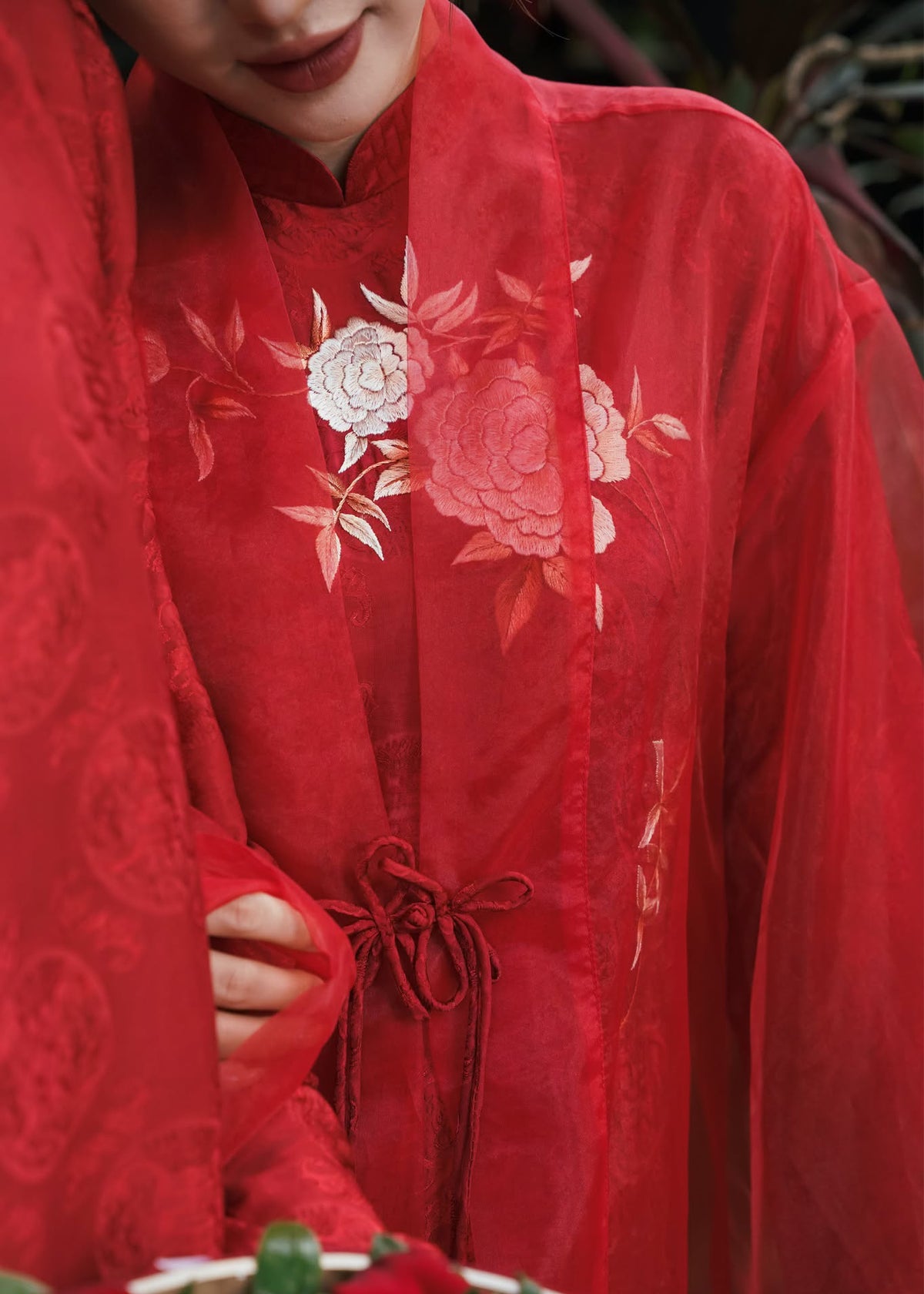 “Nghien Hoa” Wedding Áo Dài Set with Cloak – Wormsilk & Organza in Auspicious Red