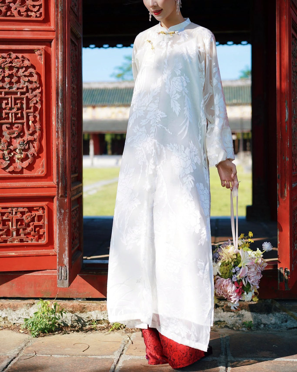“Mẫu Đơn” 5-panel Ao-dai Set - Peony-patterned Rayon-lace in Ivory with red pants