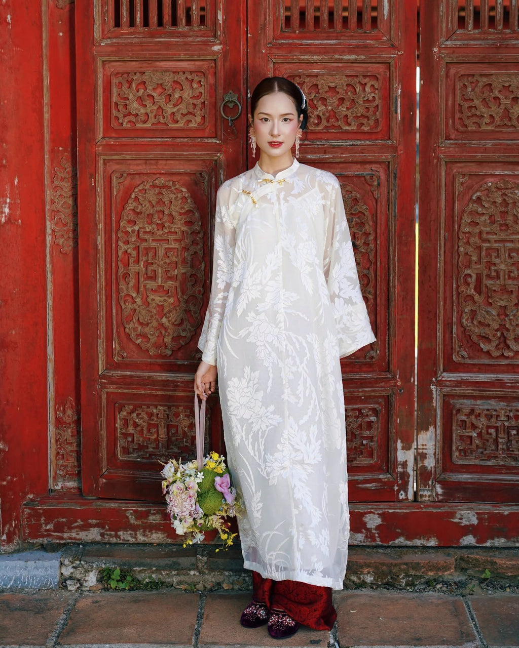 “Mẫu Đơn” 5-panel Ao-dai Set - Peony-patterned Rayon-lace in Ivory with red pants