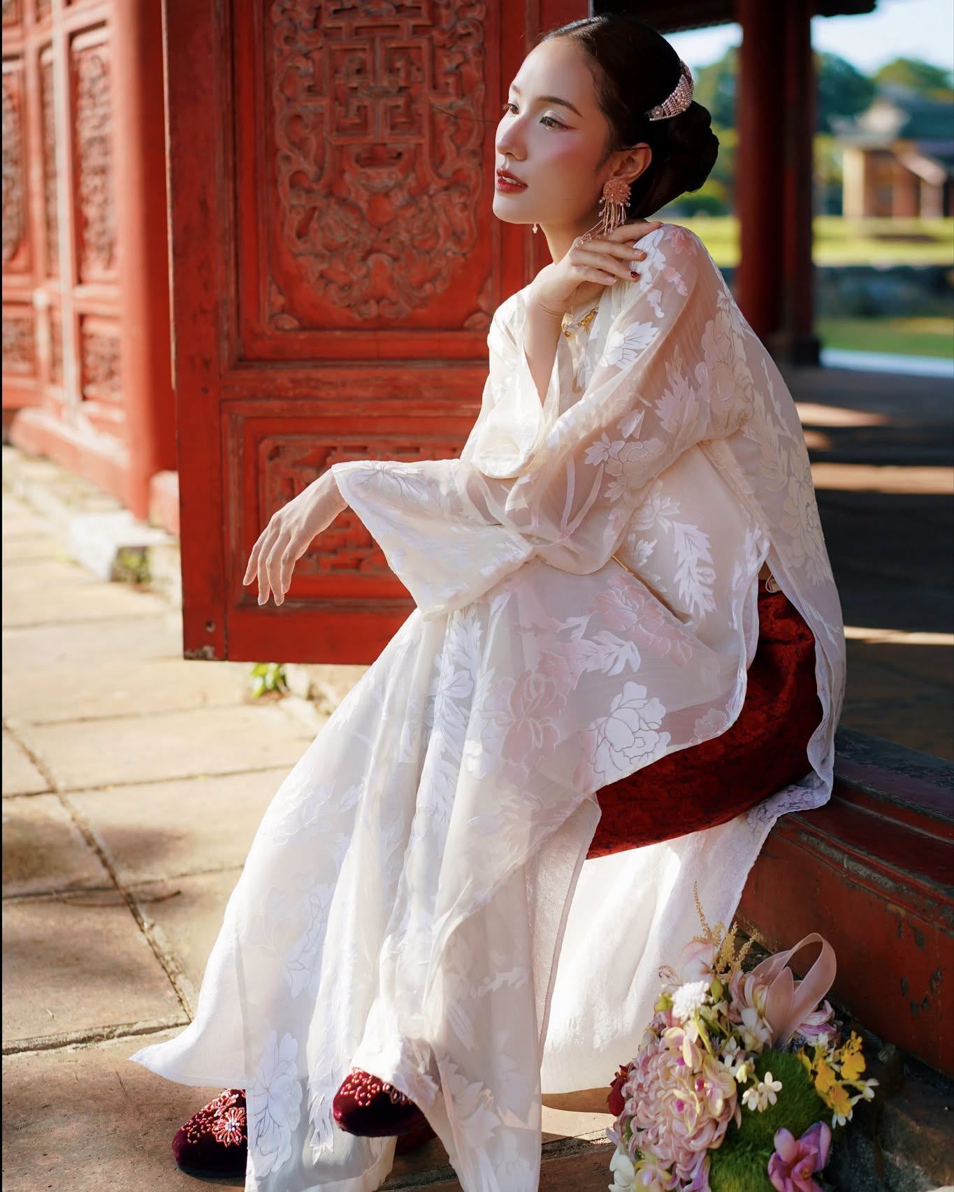 “Mẫu Đơn” 5-panel Ao-dai Set - Peony-patterned Rayon-lace in Ivory with red pants