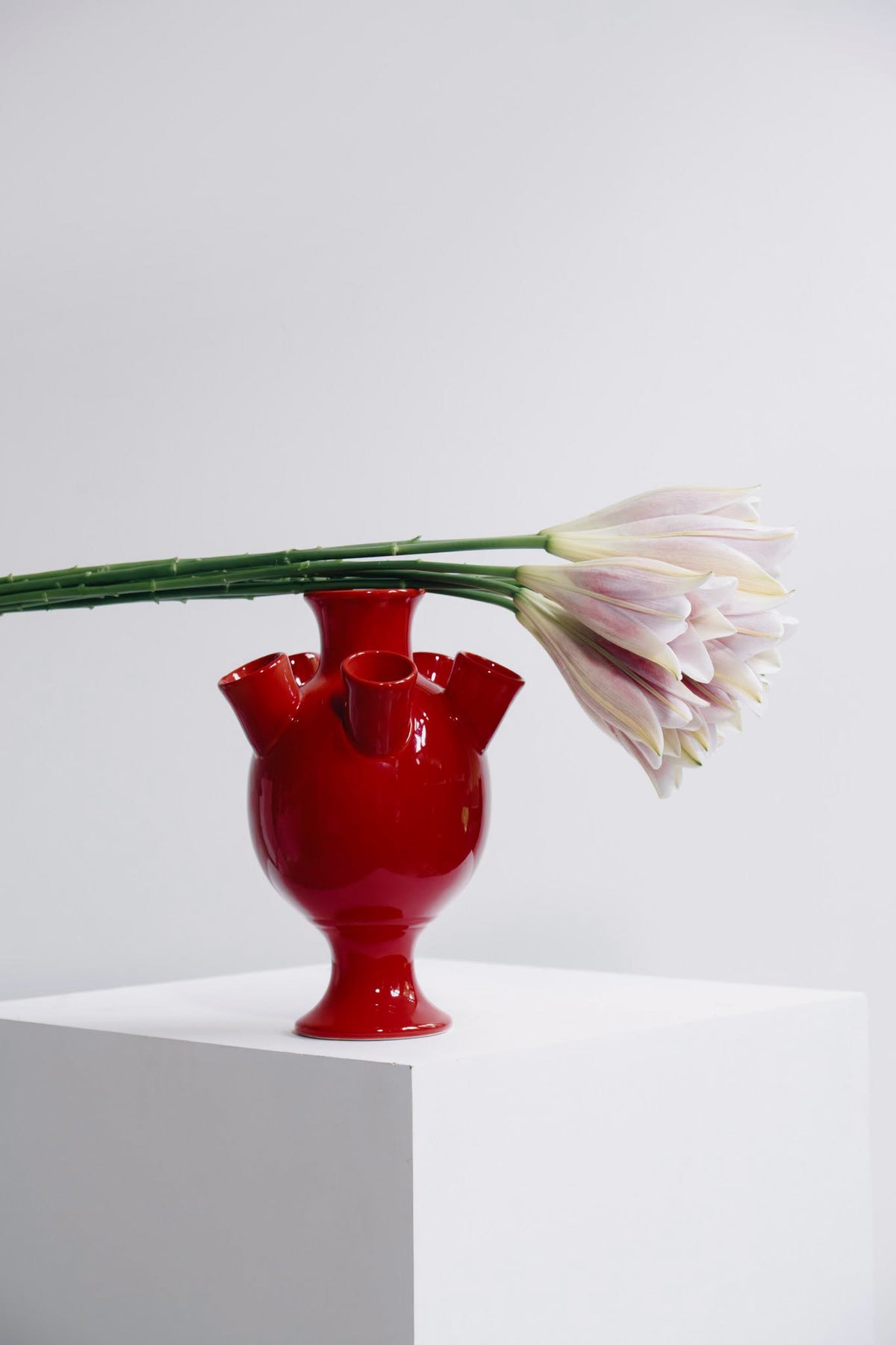 “Cinq Fleurs” Vase – Tall Footed Tulipiere in Bát Tràng Ceramic