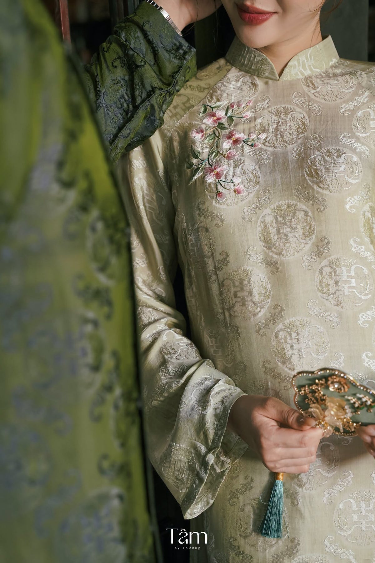 “Lam Uyen” Wedding Áo Dài Set – Layered Worm Silk in Moss Jade & Champagne