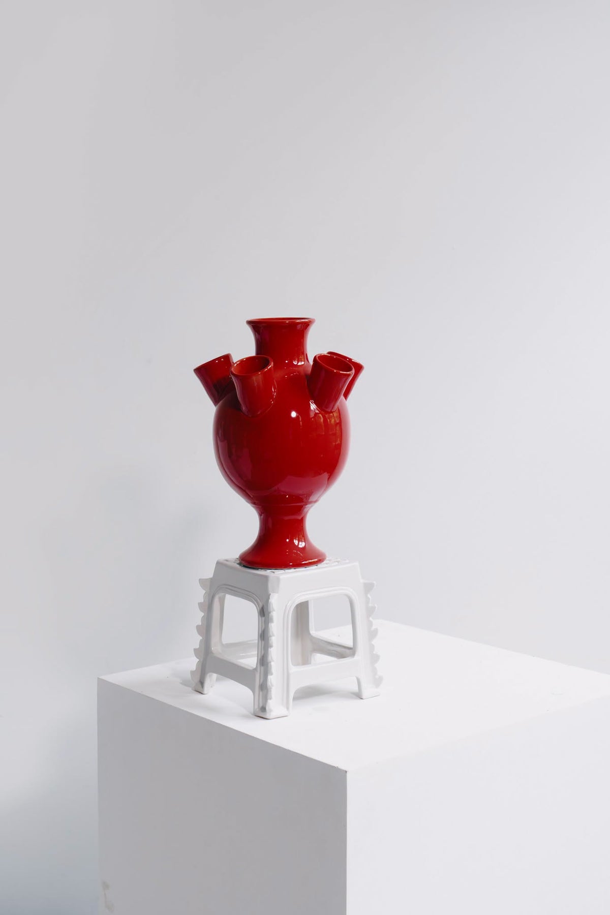 “Cinq Fleurs” Vase – Tall Footed Tulipiere in Bát Tràng Ceramic