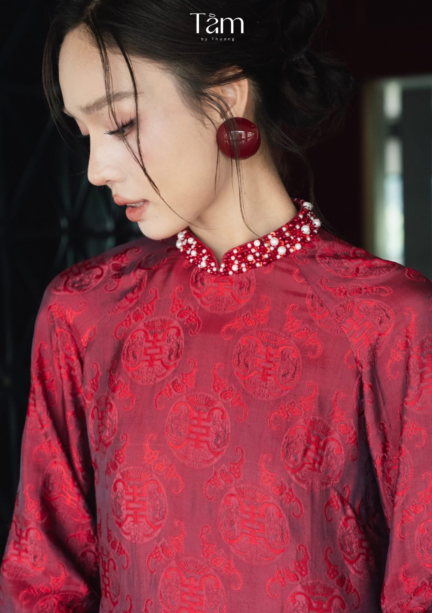 Dao Đài - Wormsilk Modern Ao Dai Set with beaded Collar in Deep Red - detail close-up by Tam