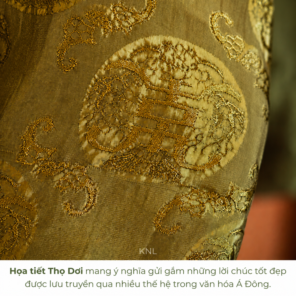 “Mộc Trầm” – Lộc Thọ Wormsilk Ba Ba Set in Forest Jade